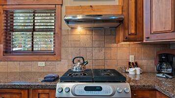 冰箱、微波炉、烤箱、炉灶