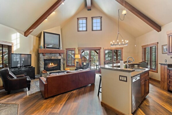 Télévision, cheminée