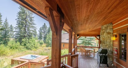 Classic Chalet|Private Hot Tub, Wood Fireplace