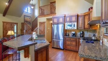 冰箱、微波炉、烤箱、炉灶