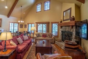 Télévision, cheminée