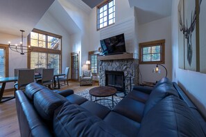 TV, fireplace - Ideal 2 Bedroom Townhome  | Ski in/Ski Out (Tamarack)