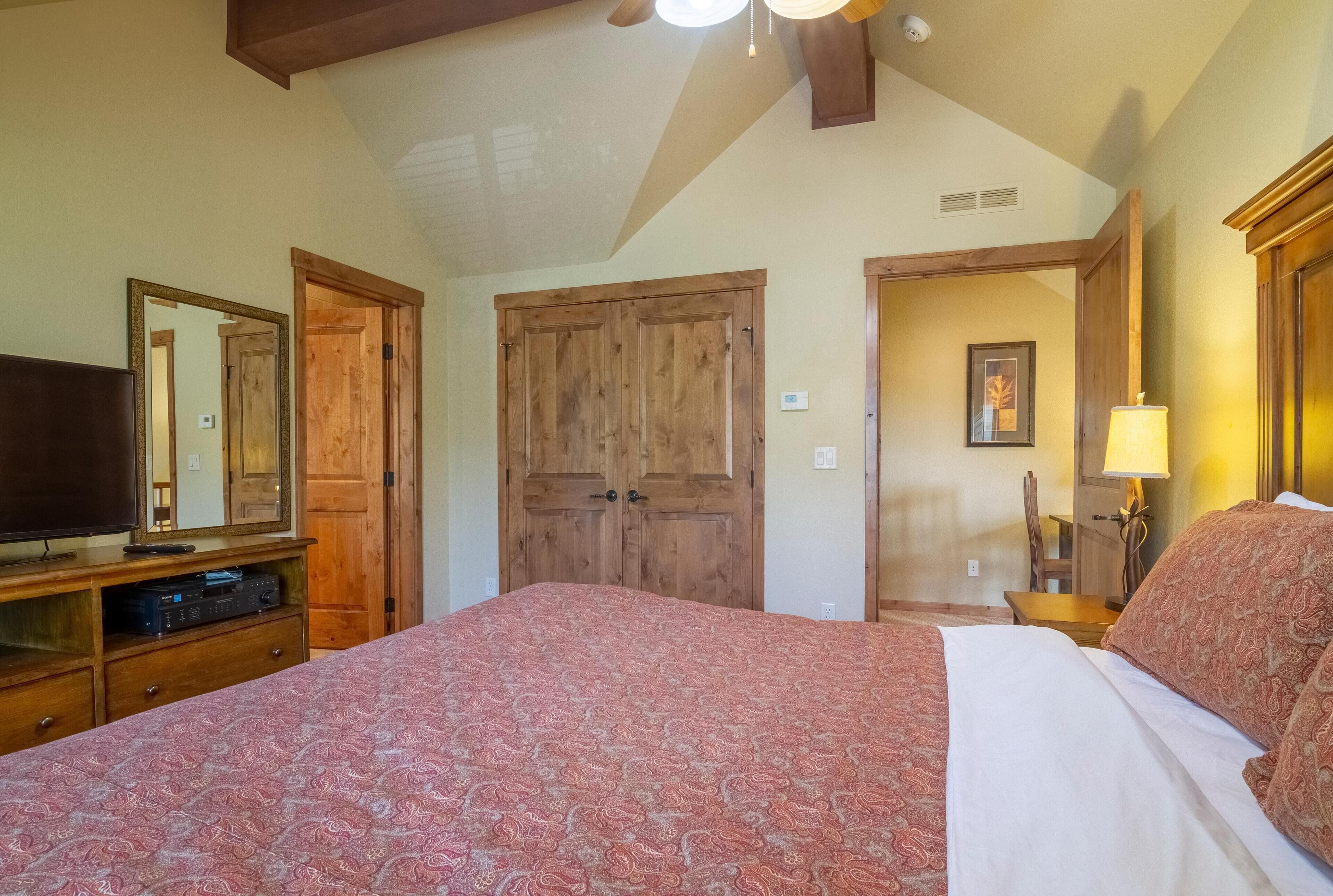 2 bedrooms, internet, bed sheets