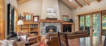 Delightful Cottage with Gas Fireplace