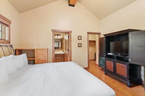 2 bedrooms, Internet, bed sheets - Wonderful Cottage |Ski In/Out | Private Hot Tub (Tamarack)