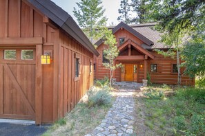 Exterior - Charming Chalet |Soaking Tub and Wood Fireplace (Tamarack)