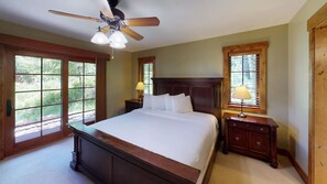 3 bedrooms, internet, bed sheets - Charming Chalet |Soaking Tub and Wood Fireplace (Tamarack)