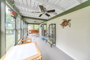 Outdoor dining - ☀️335 Yards to Beach-3BR-Beach Haven☀️ (Panama City Beach)