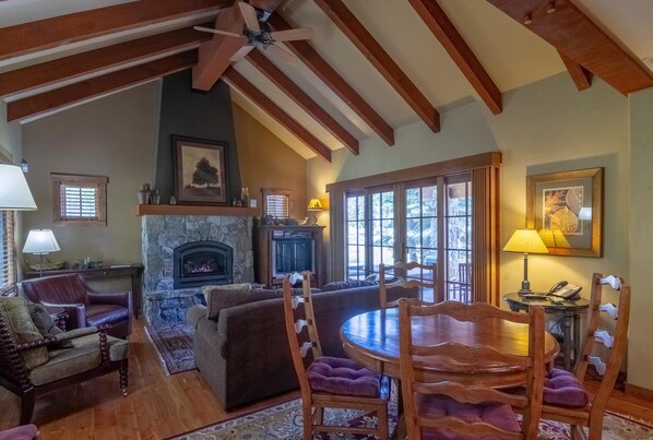 Télévision, cheminée