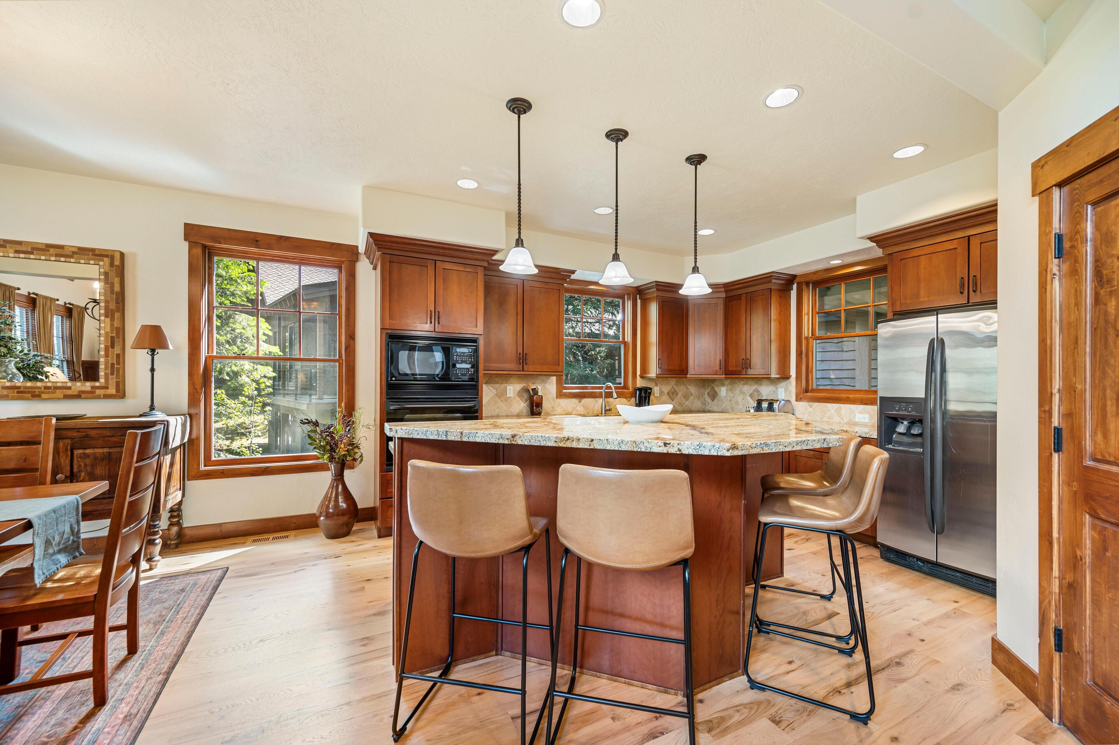 冰箱、微波炉、烤箱、炉灶