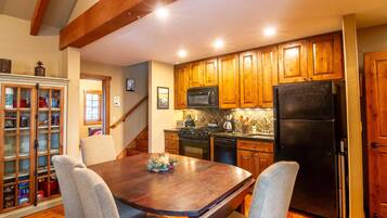 冰箱、微波炉、烤箱、炉灶