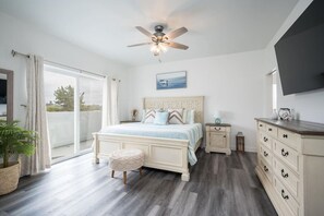 3 bedrooms, iron/ironing board, travel cot, WiFi - Rooftop Deck! Game Room! 11 Ppl! (Oceano)