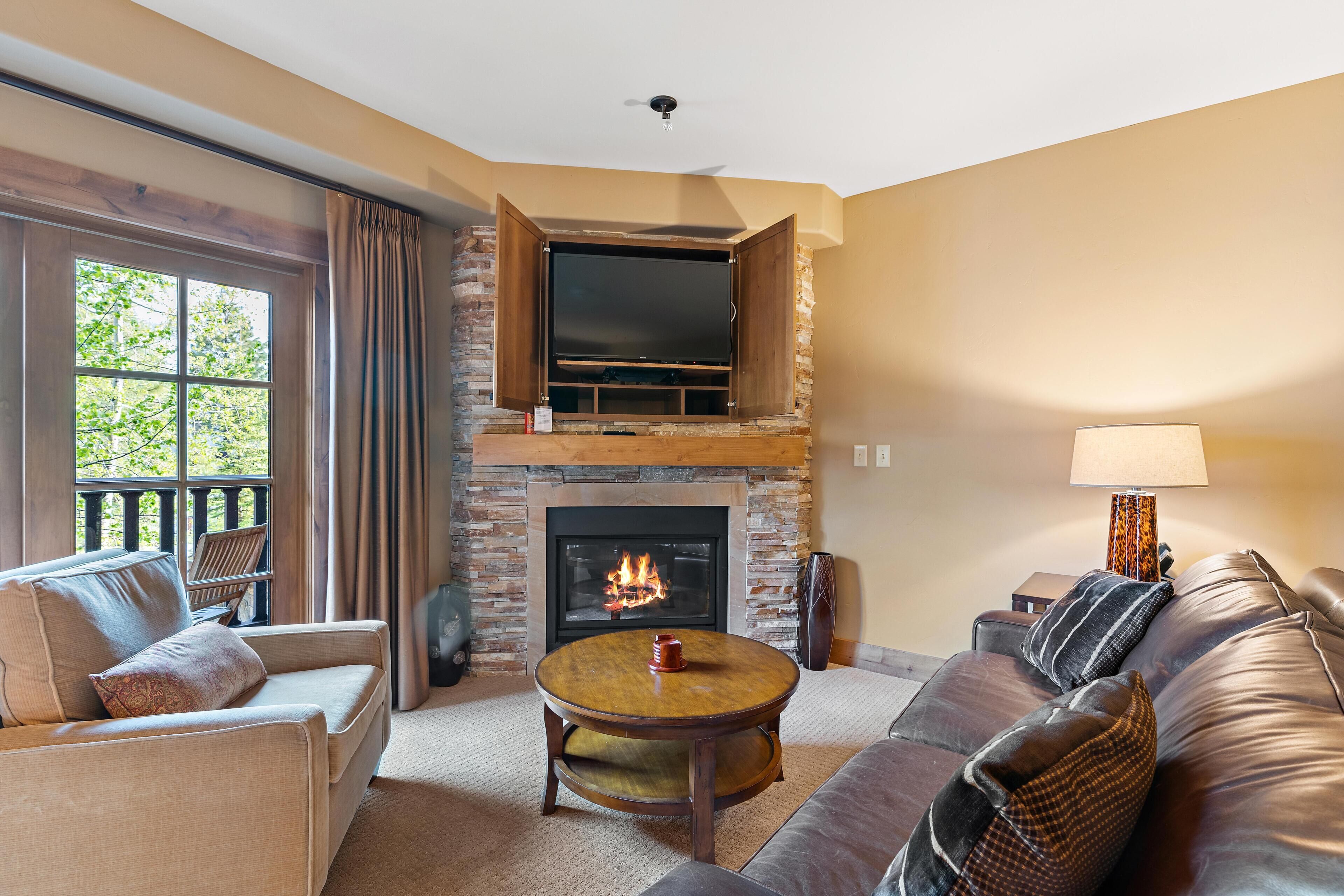 TV, fireplace