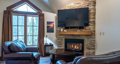 Classic Studio in Osprey Meadows with Fireplace