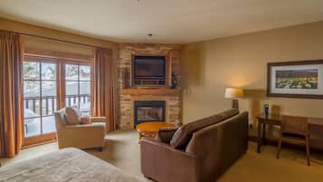 Televisión y chimenea