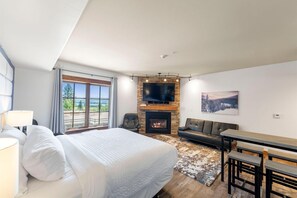 1 bedroom, Internet, bed sheets - Lake View | Remodeled Studio | Resort Amenities (Tamarack)