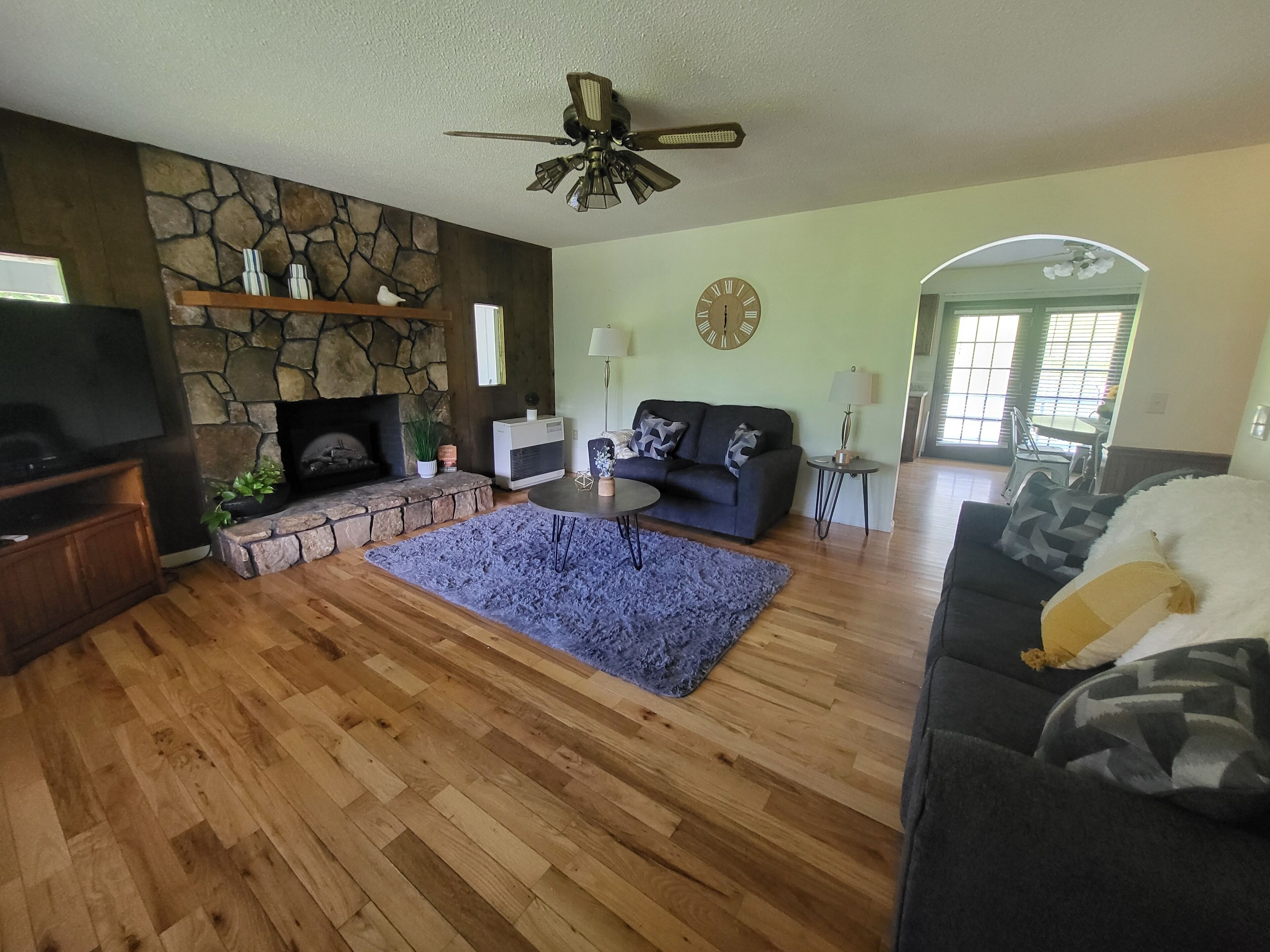 Smart TV, fireplace, printers