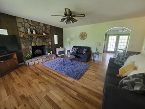 Smart-TV, Kamin, Drucker