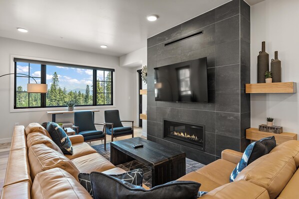 TV, fireplace - Peaceful Condo|Ski In/Out|3 Balconies|gas fireplace (Tamarack)