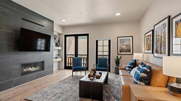 Télévision, cheminée