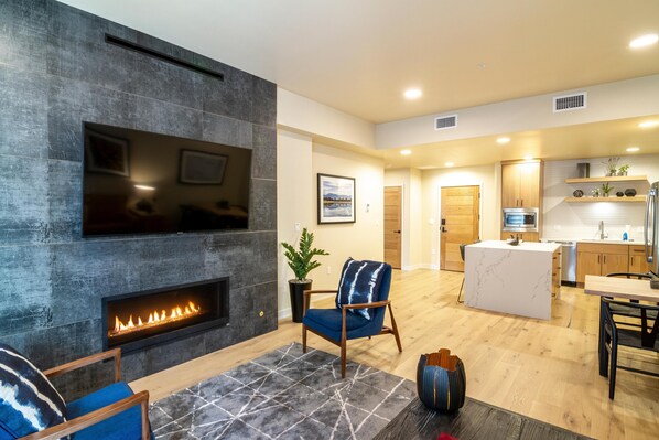 Interior - Modern Condo|Conveniently located (Tamarack)