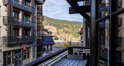 Modern Condo|Great location|Close to Skiing|PET FRIENDLY
