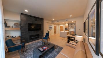 Televisión y chimenea