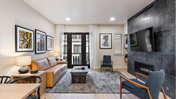 TV, fireplace