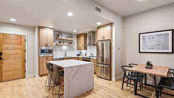 Coffee/tea maker, fridge, microwave, oven