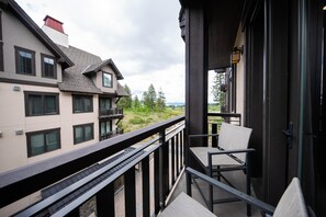 Property grounds - Impeccable Condo|Close to Dining Options (Tamarack)