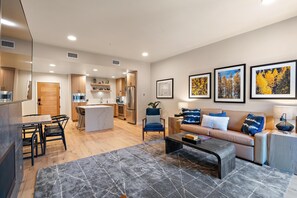 TV, fireplace - Stylish Condo|Best view of Plaza, Golf Course and Lake (Tamarack)