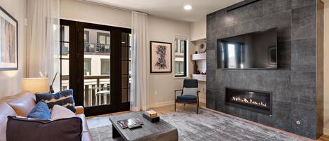 Televisie en een open haard