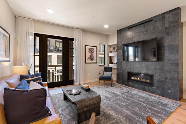 TV, fireplace - Stylish Condo|Best view of Plaza, Golf Course and Lake (Tamarack)