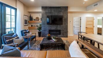 Télévision, cheminée