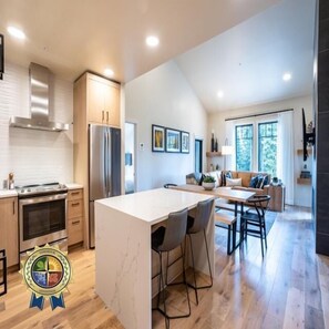 Fridge, microwave, oven, stovetop - Great Horned Condo|Includes Two 1-Day Lift Tickets (Tamarack)