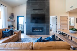 TV, fireplace