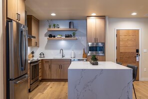 Fridge, microwave, oven, stovetop - Beautiful Condo| Great Plaza view PET FRIENDLY (Tamarack)