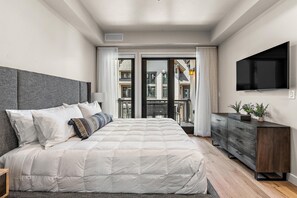 2 bedrooms, Internet, bed sheets - Captivating Condo| Fireplace and Balcony (Tamarack)