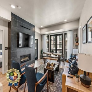 TV, fireplace