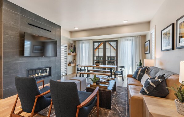 TV, fireplace - Idyllic Condo|Gas Fireplace|Balcony with Plaza View (Tamarack)