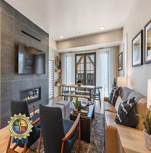 TV, fireplace
