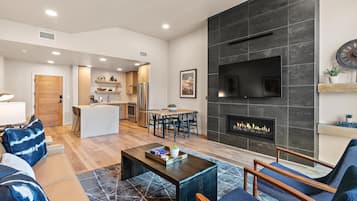 Télévision, cheminée