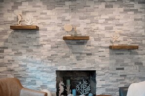 Interior - Waterfront 3-Bed/2-Bath Heated Pool, Private Dock, RV/Trailer/Jet-Ski Parking (Sarasota)