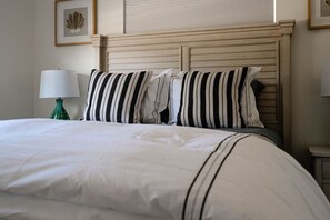 3 Schlafzimmer, Schreibtisch, Bügeleisen/Bügelbrett, Reisekinderbett