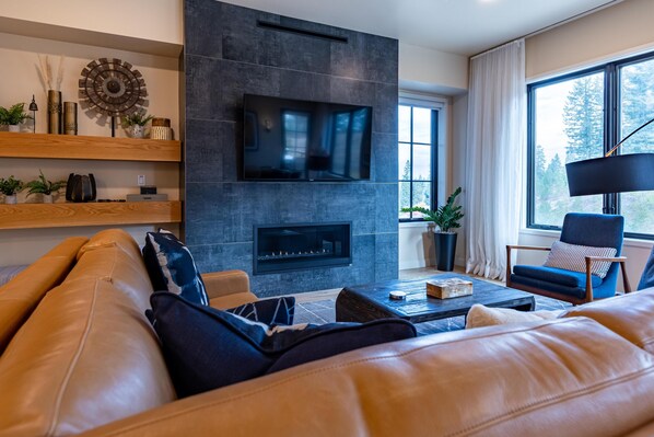 TV - Cozy Condo| Fireplace and Balcony (Tamarack)