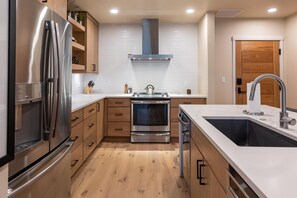 Fridge, microwave, oven, stovetop - Cozy Condo| Fireplace and Balcony (Tamarack)