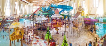 The Cardinal Cottage: Charming 1930s Restored Farmhouse In the Heart of Webster