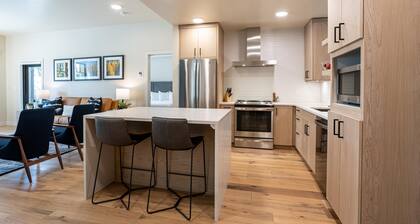Modern Condo| Fireplace and Balcony