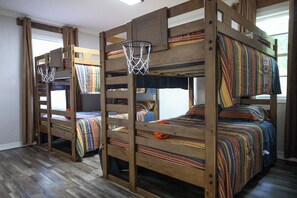 4 habitaciones, escritorio, wifi y ropa de cama