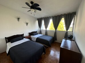 4 Schlafzimmer, Bügeleisen/Bügelbrett, kostenloses WLAN, Bettwäsche